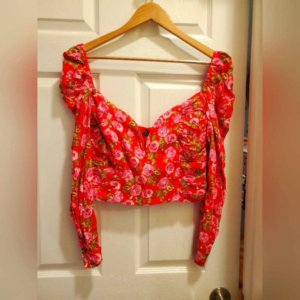 Zara Cropped long sleeve floral printed red blouse